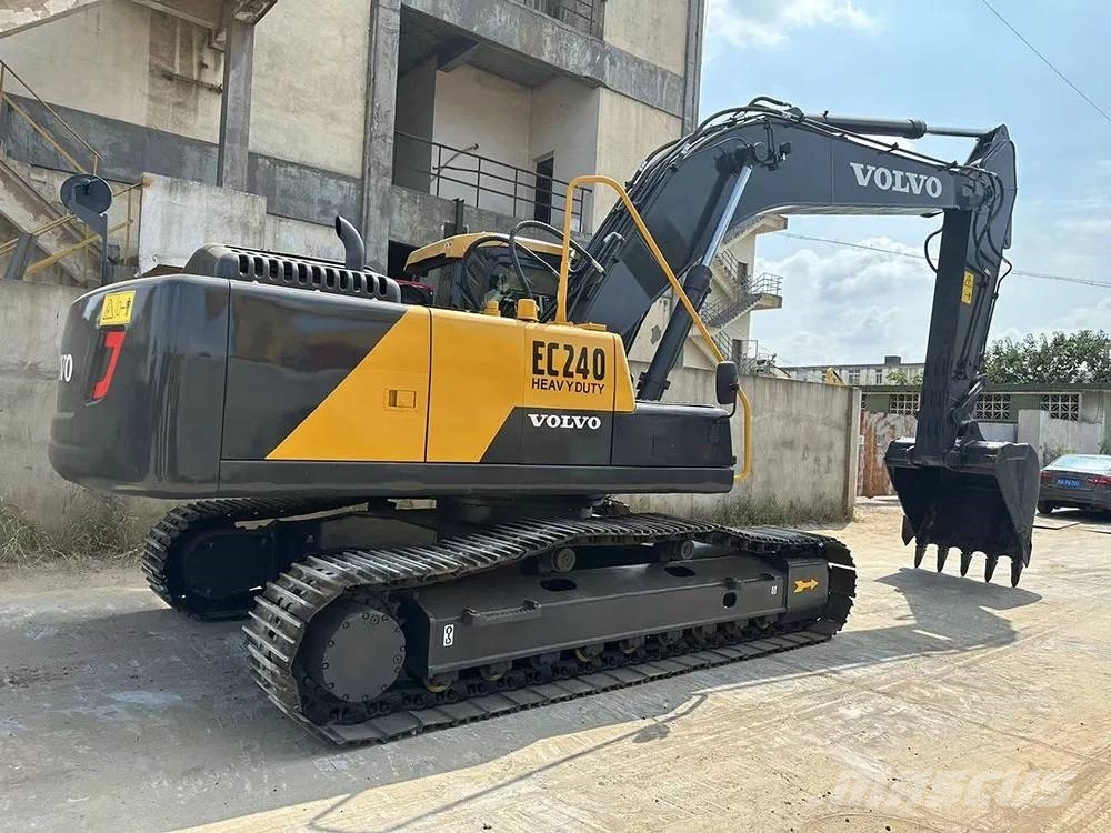 Volvo EC240D حفارات زحافة