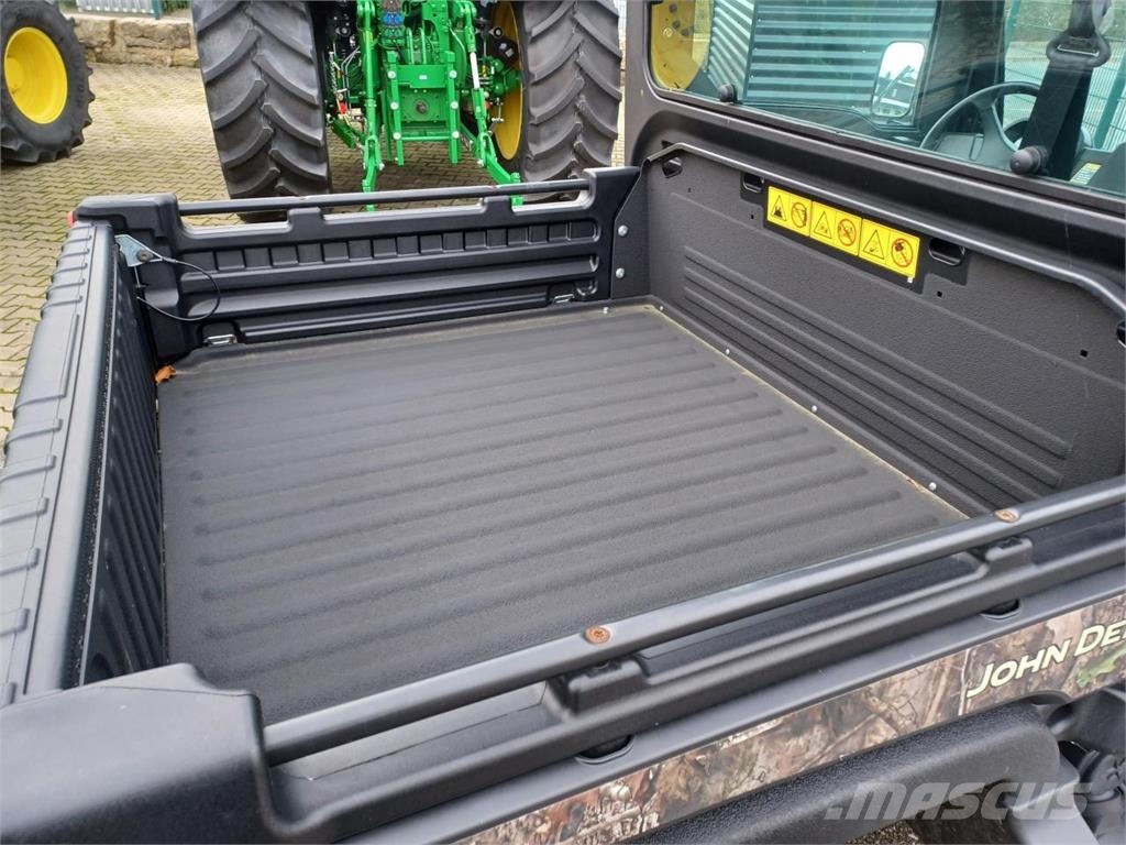 John Deere XUV 865M UTVs