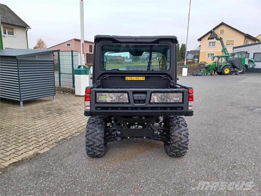 John Deere XUV 865M UTVs