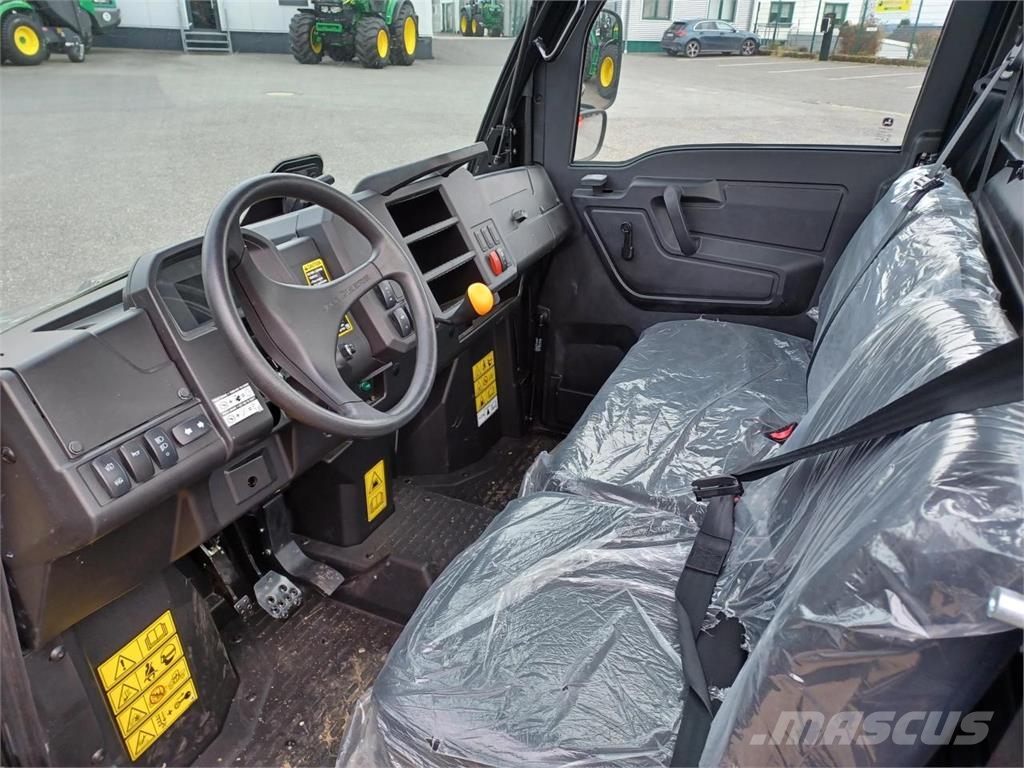 John Deere XUV 865M UTVs