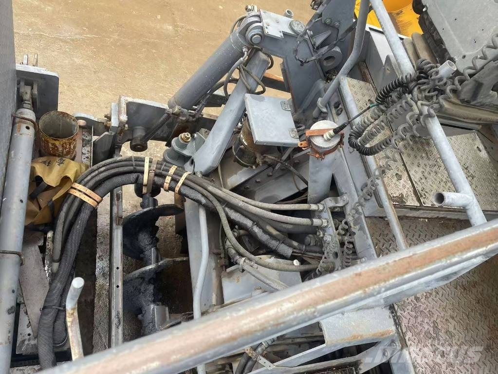 Vögele Super 2100-3L Handling and placing equipment