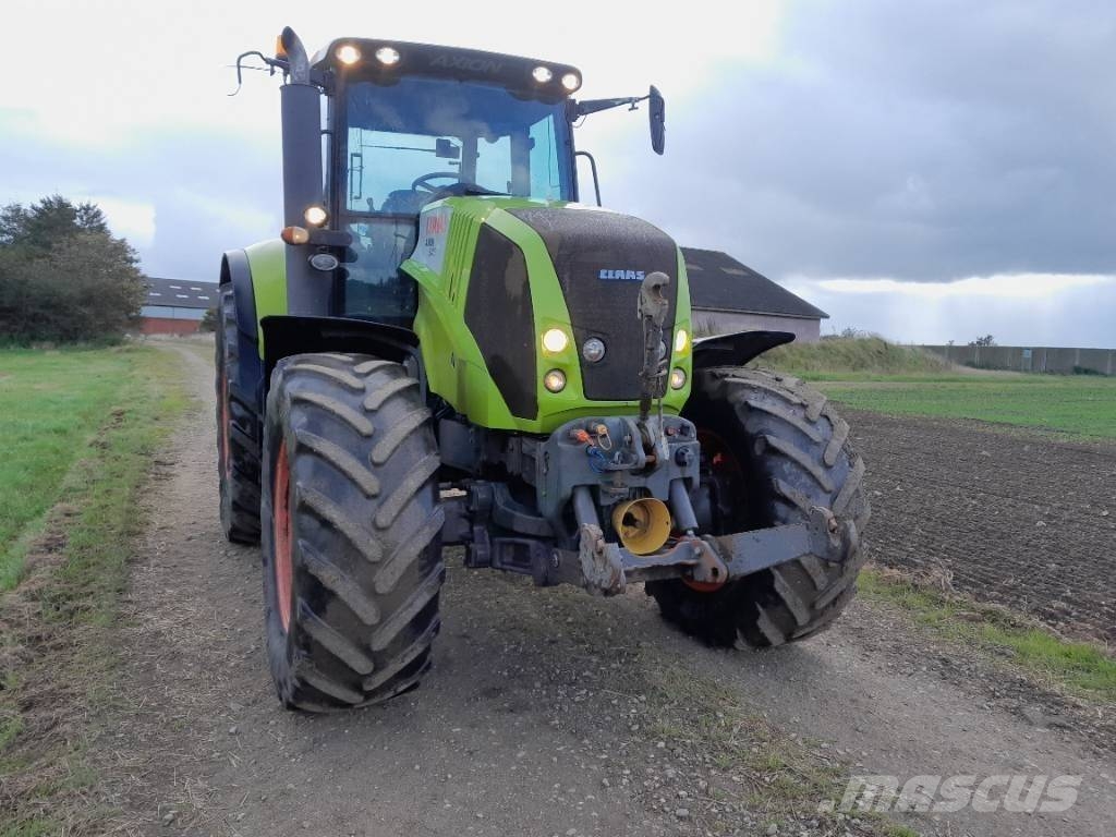 CLAAS 840 C Matic med frontlift og front pto. Traktoren