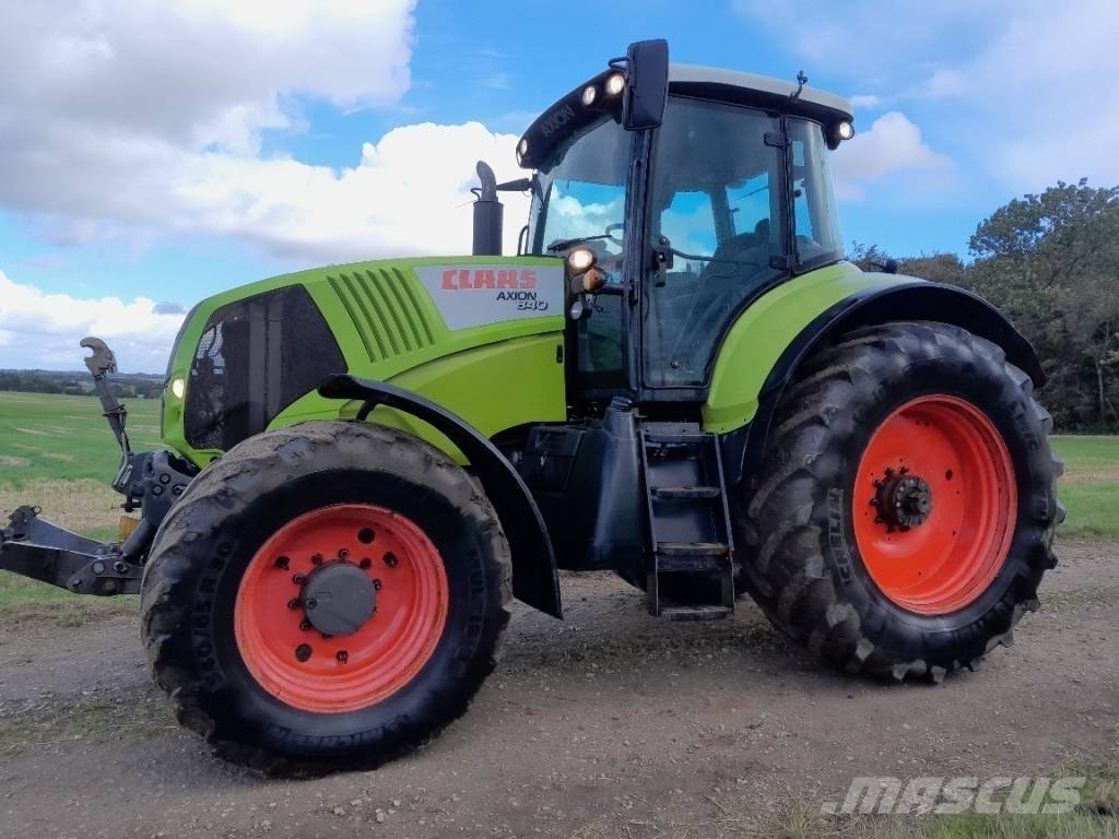 CLAAS 840 C Matic med frontlift og front pto. Traktoren