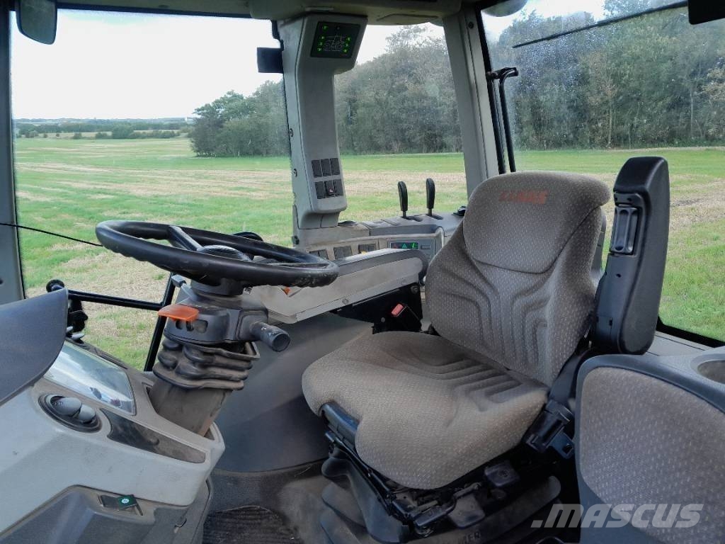 CLAAS 840 C Matic med frontlift og front pto. Traktoren