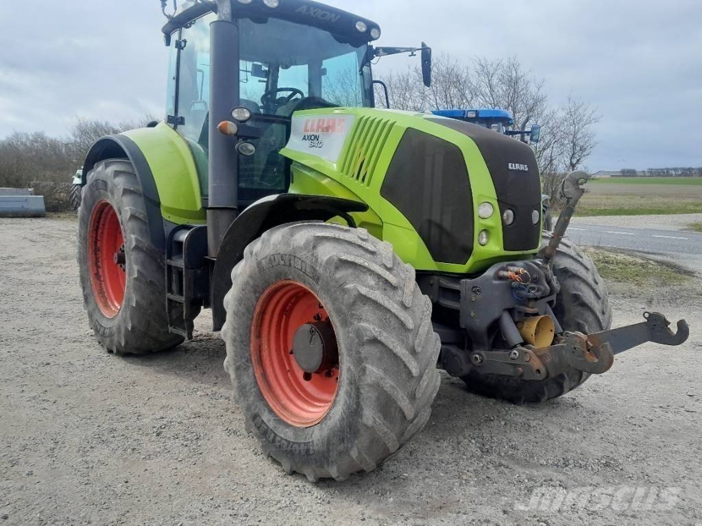 CLAAS 840 C Matic med frontlift og front pto. Traktoren