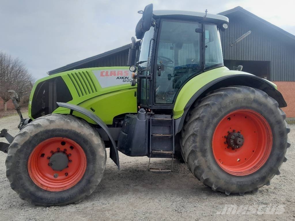 CLAAS 840 C Matic med frontlift og front pto. Traktoren