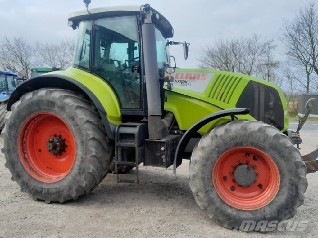 CLAAS 840 C Matic med frontlift og front pto. Traktoren