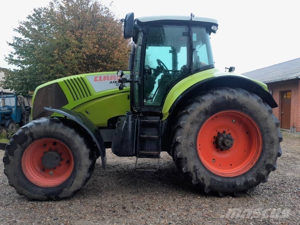CLAAS 840 C Matic med frontlift og front pto. Traktoren