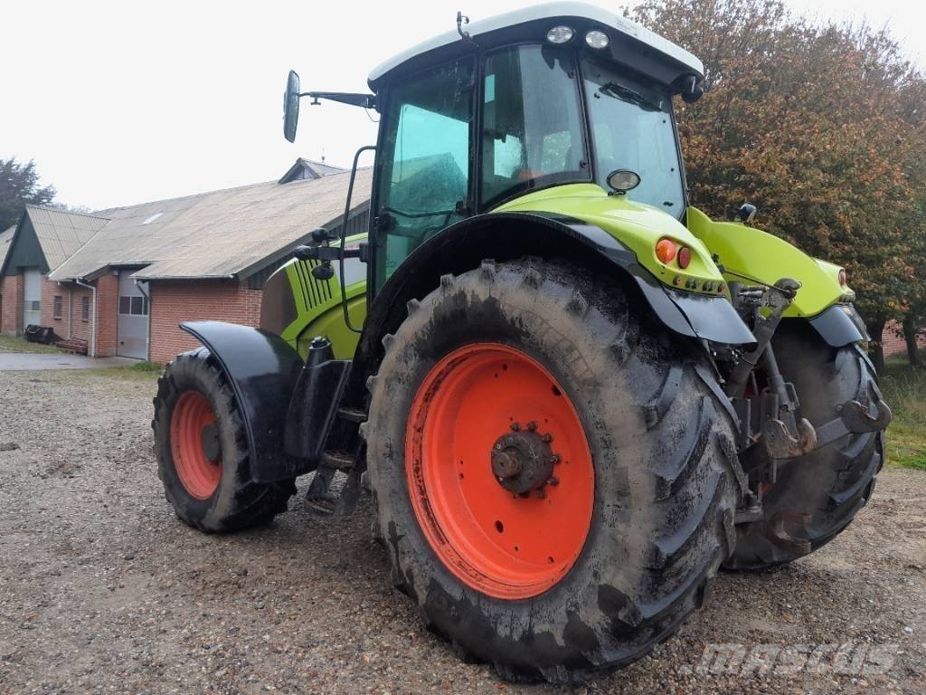 CLAAS 840 C Matic med frontlift og front pto. Traktoren