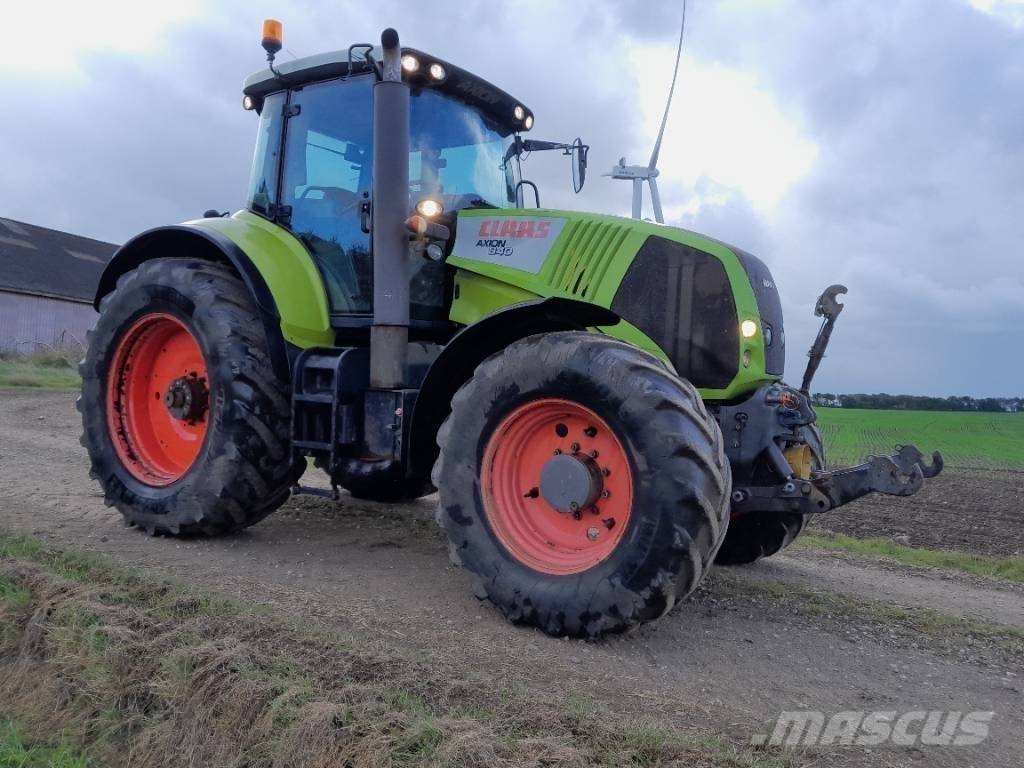CLAAS 840 C Matic med frontlift og front pto. Traktoren