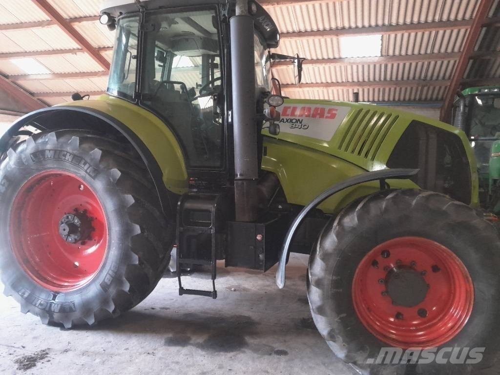 CLAAS 840 C Matic med frontlift og front pto. Traktoren