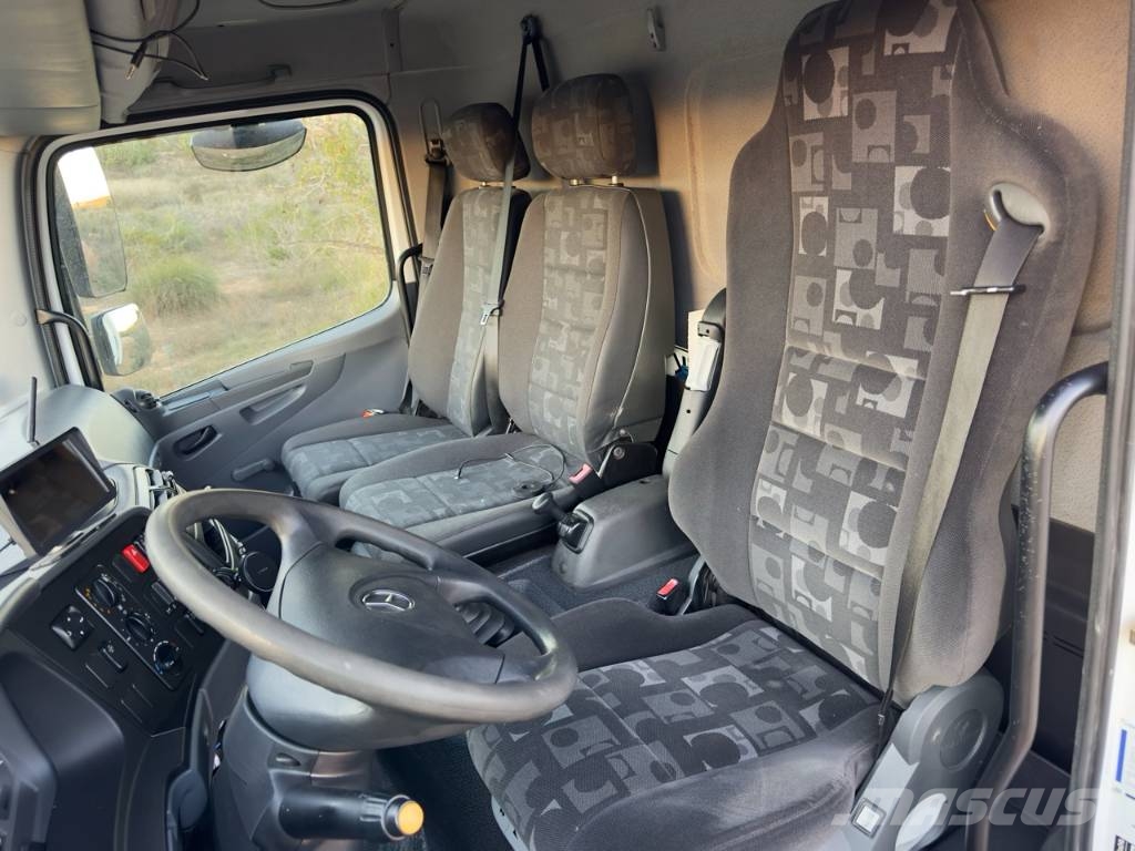 Mercedes Benz Atego 818 Bakwagens met gesloten opbouw