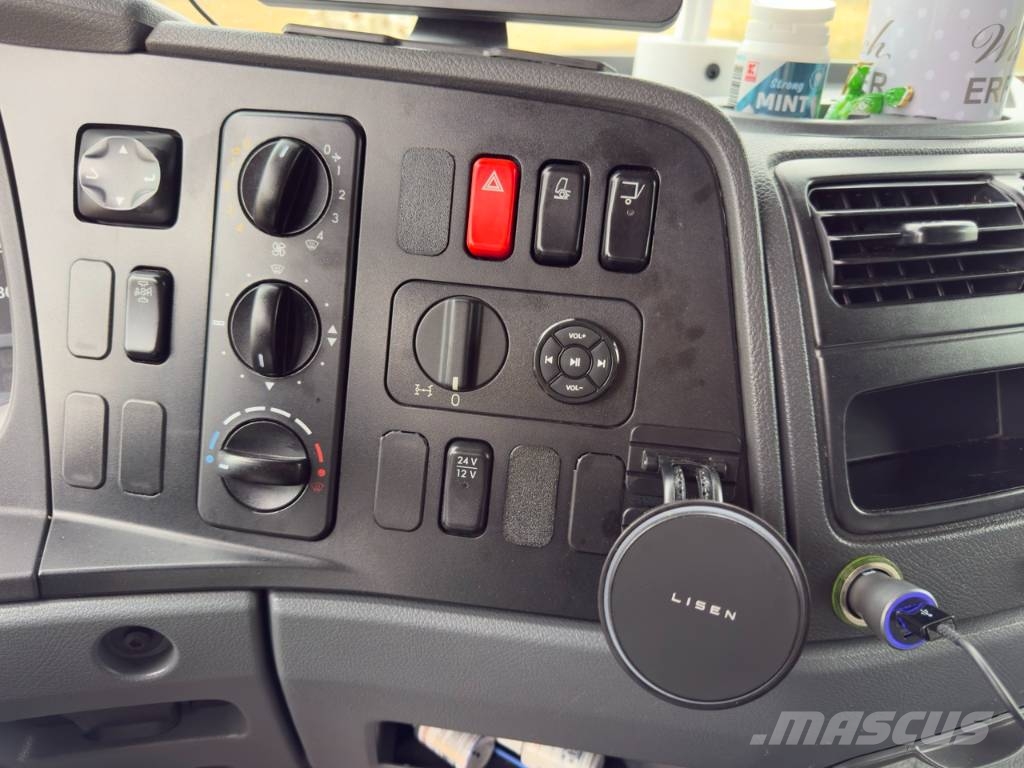 Mercedes Benz Atego 818 Bakwagens met gesloten opbouw