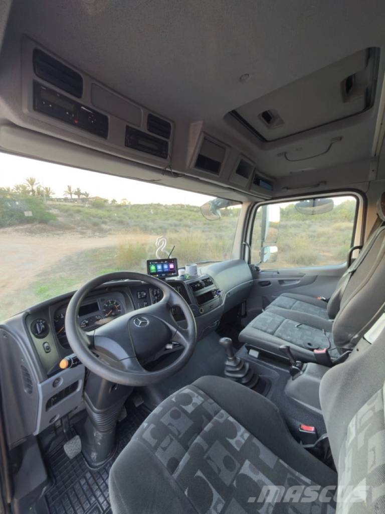 Mercedes Benz Atego 818 Bakwagens met gesloten opbouw