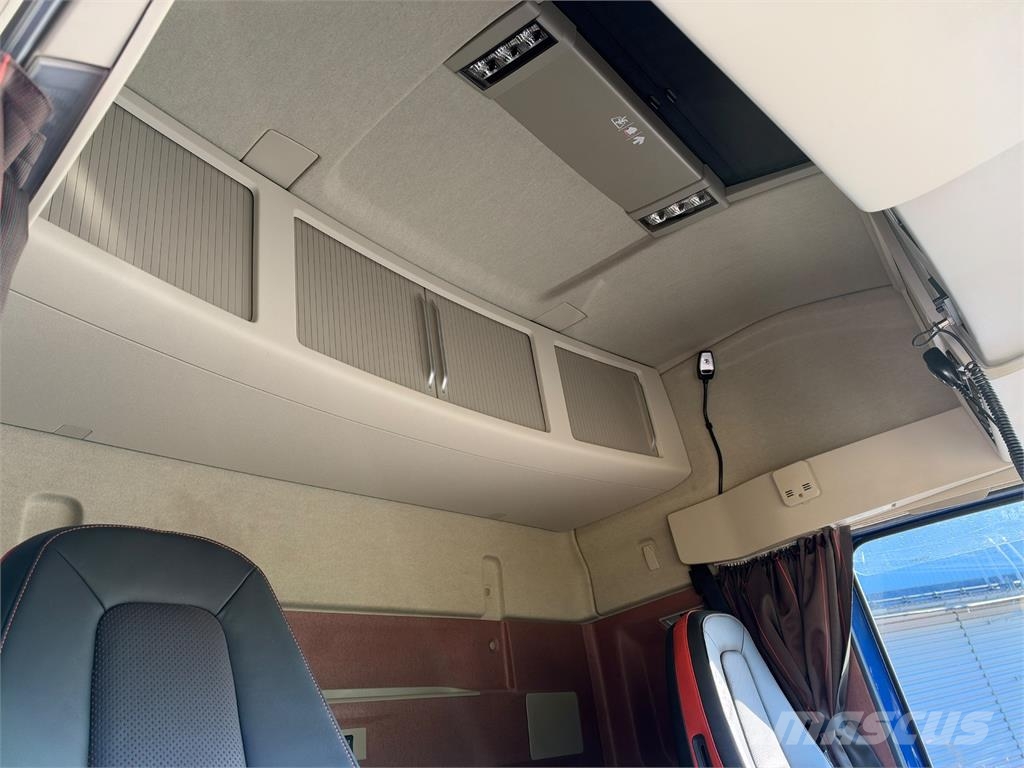 Volvo FH16 750 autom.kasettiyhdistelmä Savivarčių priekabų vilkikai