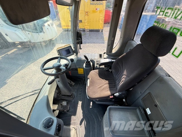 Liebherr L 566 2Plus2 USED CAB كابينة والداخلية