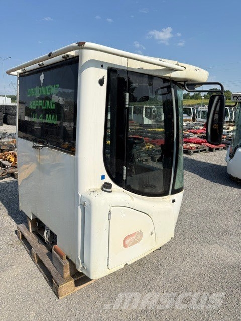 Liebherr L 566 2Plus2 USED CAB كابينة والداخلية
