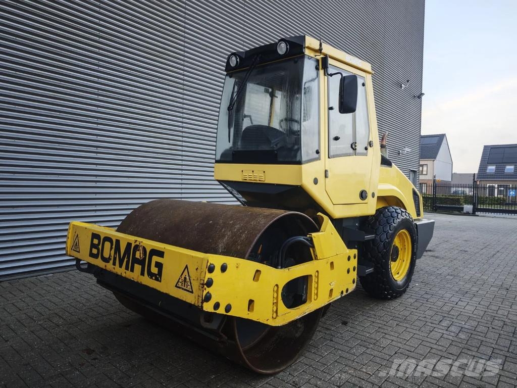 Bomag BW 177 D-4 Gummiradwalzen