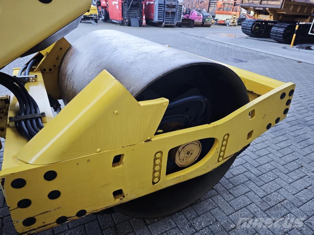 Bomag BW 177 D-4 Gummiradwalzen