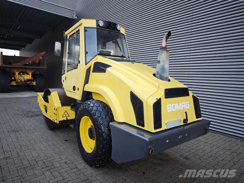 Bomag BW 177 D-4 Gummiradwalzen