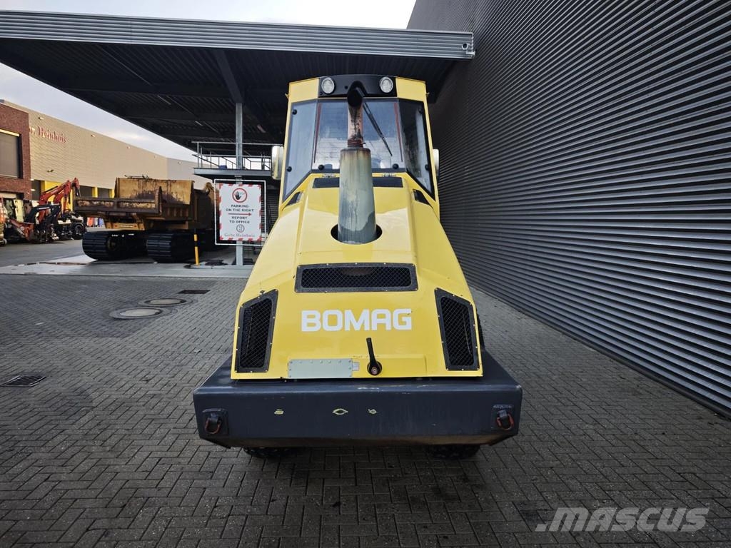 Bomag BW 177 D-4 Gummiradwalzen