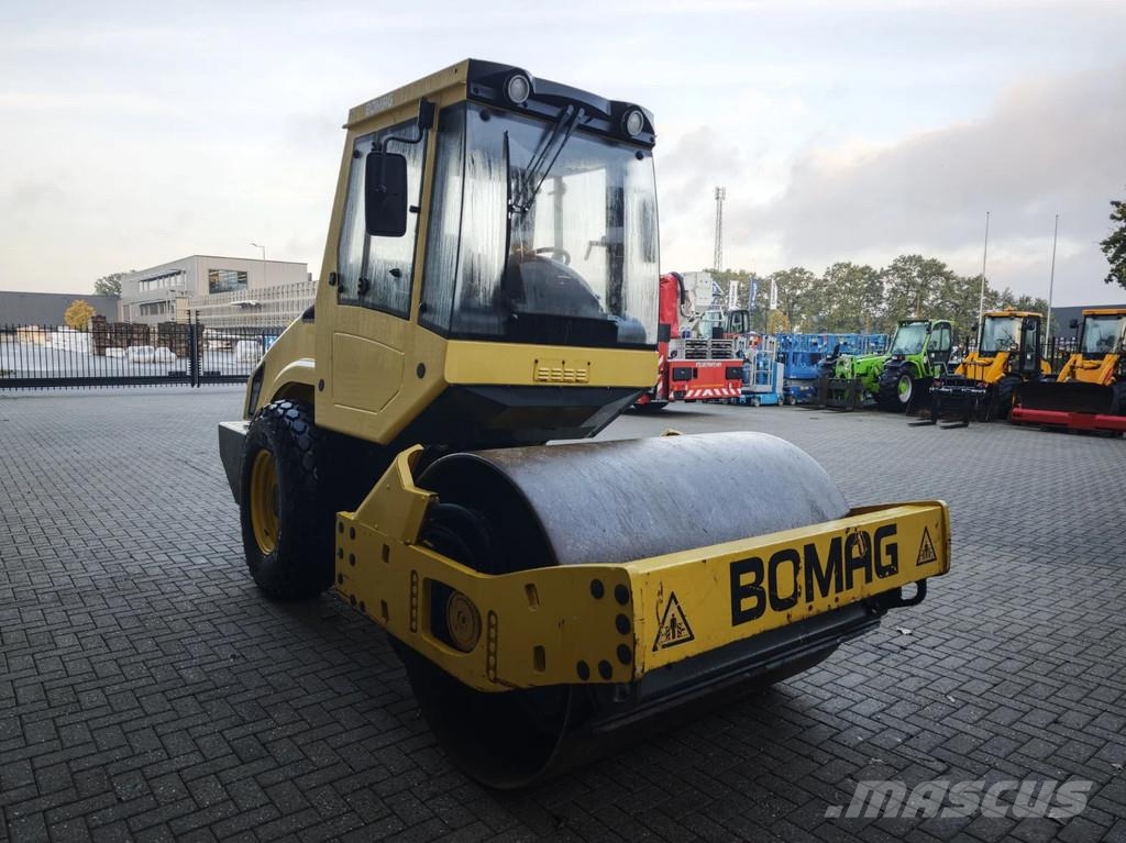 Bomag BW 177 D-4 Gummiradwalzen