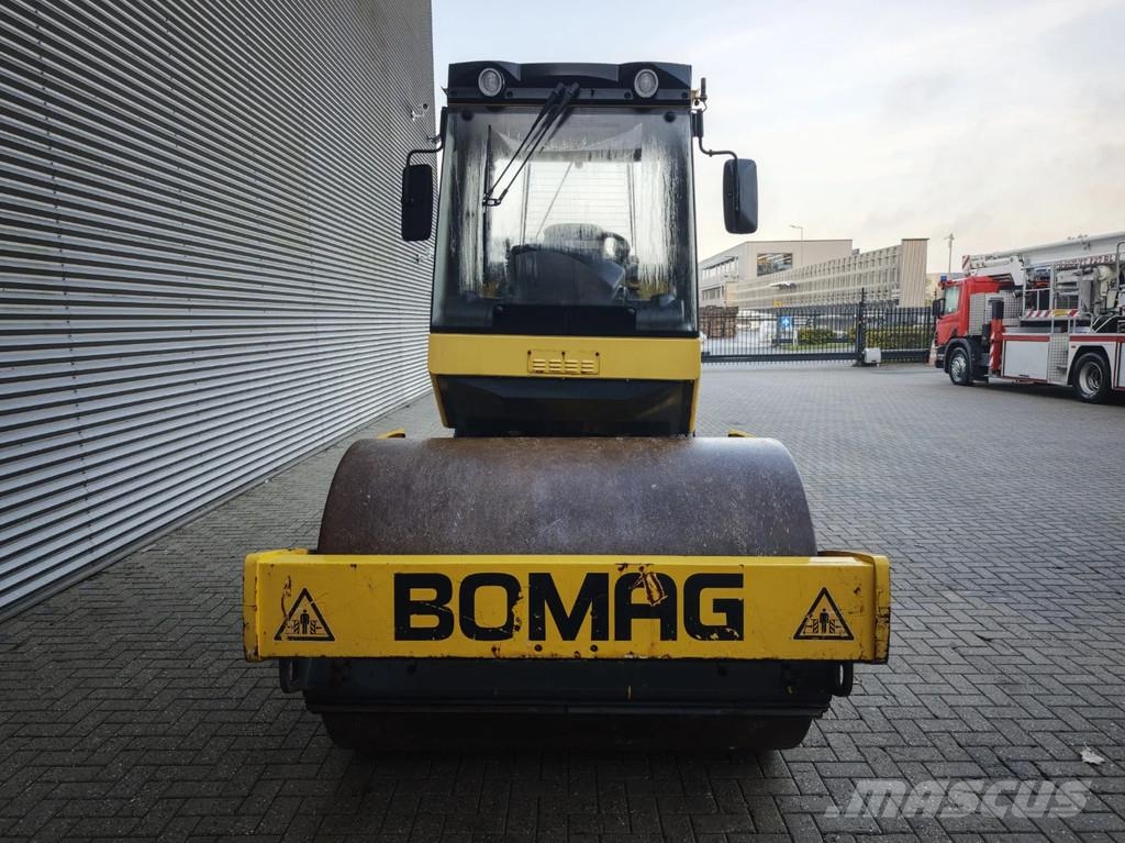Bomag BW 177 D-4 Gummiradwalzen