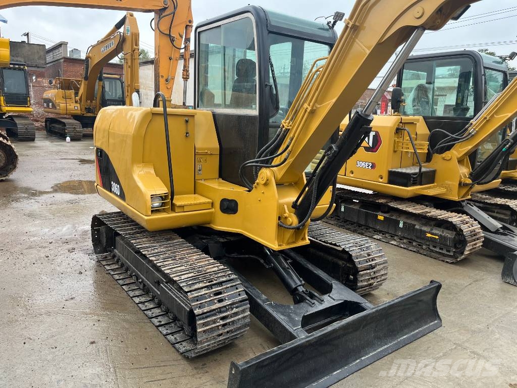 CAT 306 Mini kotrók < 7t