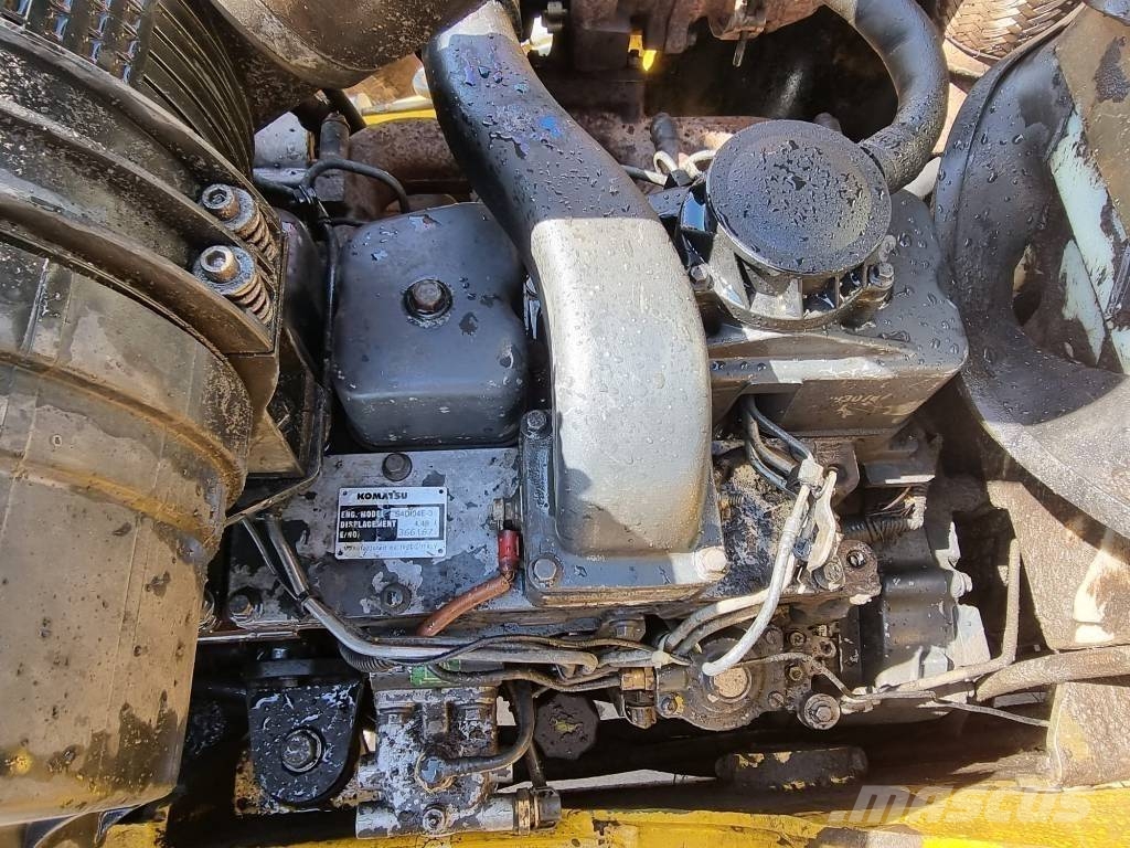 Komatsu WB 93 S-5E0 Terne
