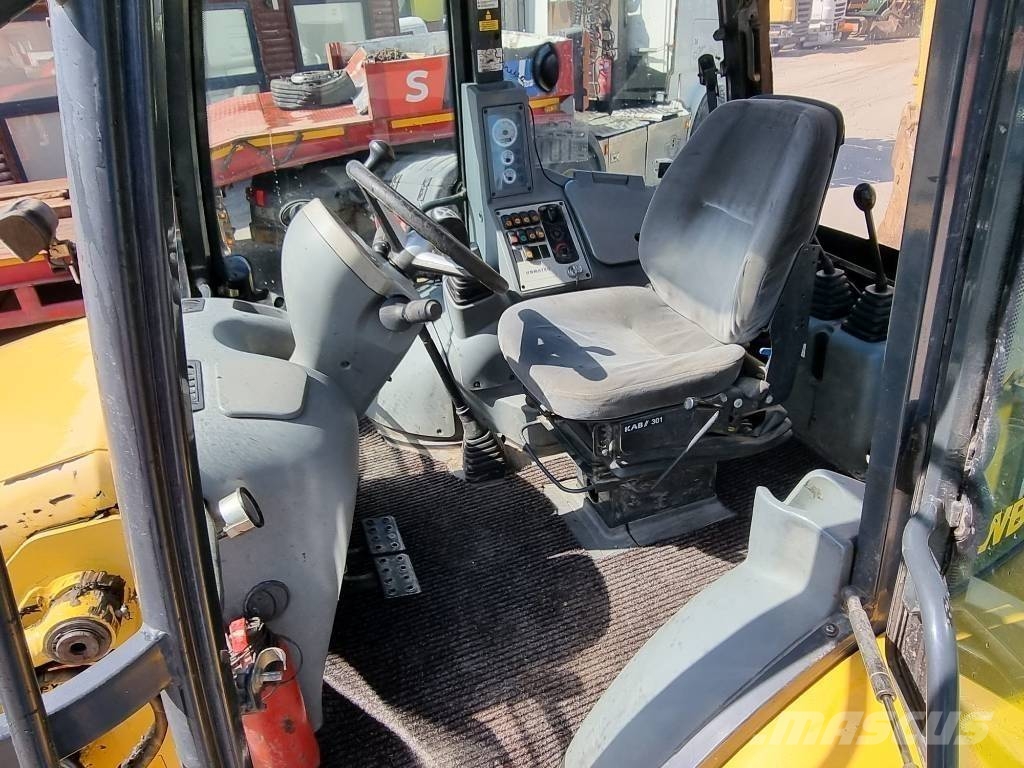Komatsu WB 93 S-5E0 Terne