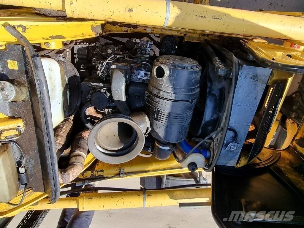 Komatsu WB 93 S-5E0 Terne