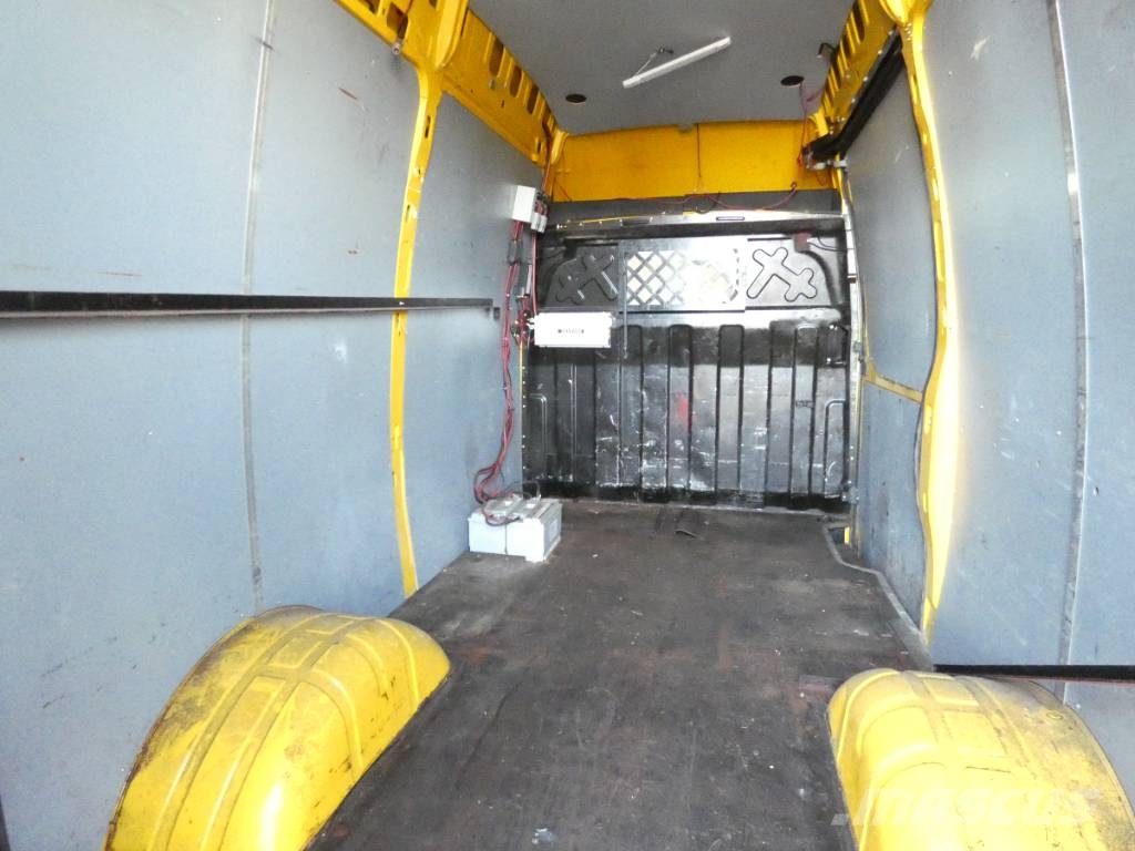 Iveco 50C 18 Sunkvežimiai su dengtu kėbulu