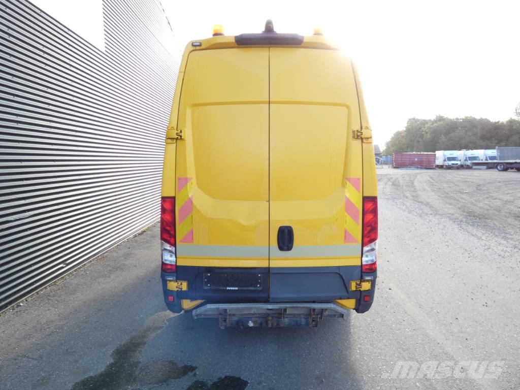 Iveco 50C 18 Sunkvežimiai su dengtu kėbulu