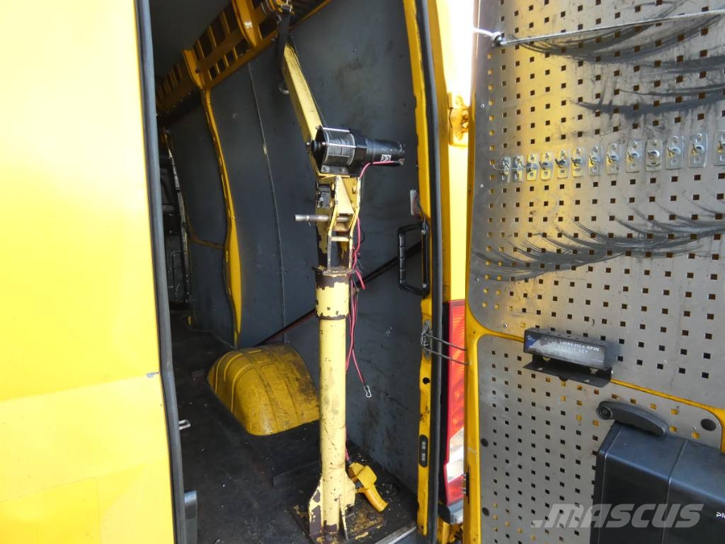 Iveco 50C 18 Sunkvežimiai su dengtu kėbulu