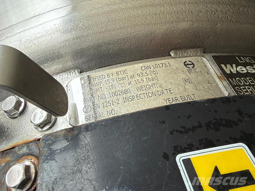 Volvo FM460 6X2*4 EURO6 + CARRIER SUPRA 850 + LNG Temperature controlled trucks