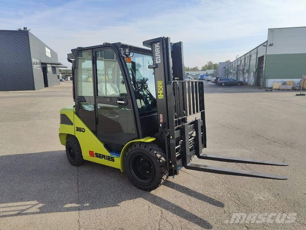 Clark S-35D Diesel forklifts