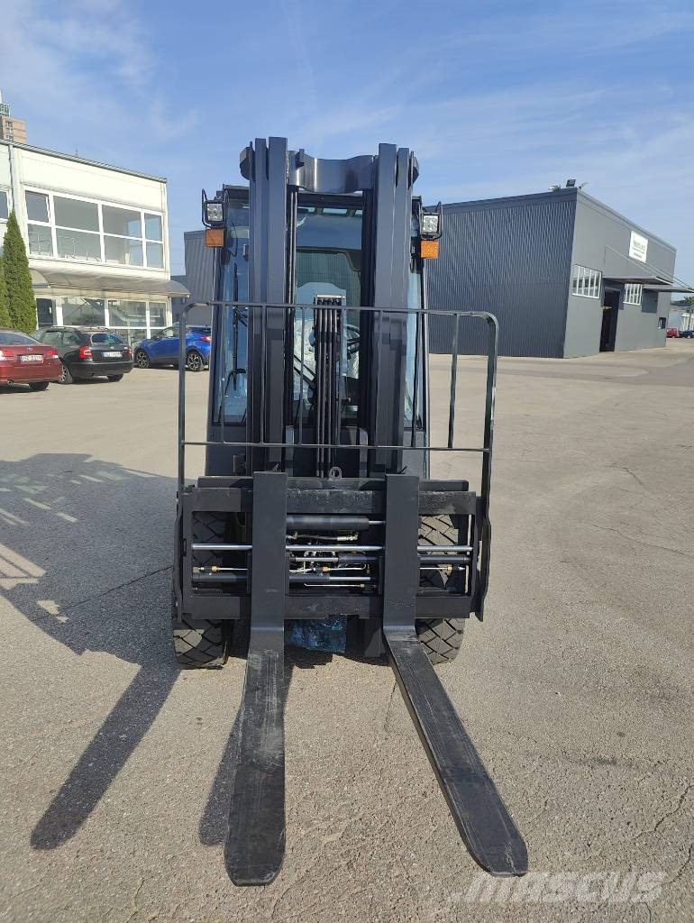 Clark S-35D Diesel forklifts