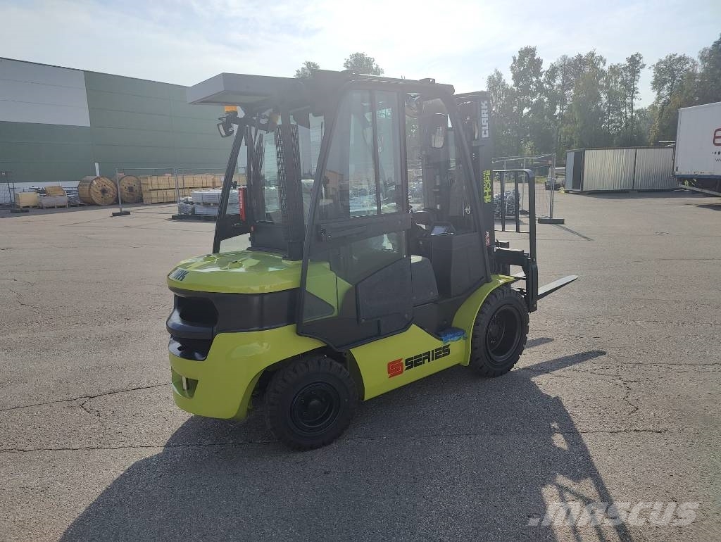 Clark S-35D Diesel forklifts