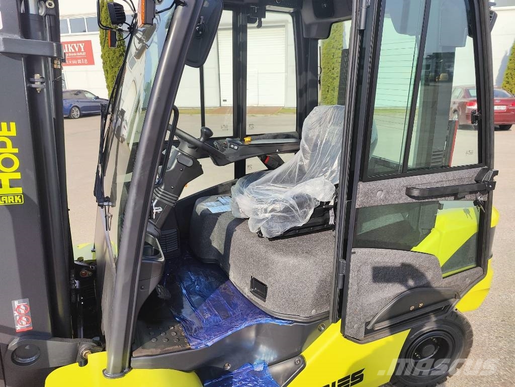 Clark S-35D Diesel forklifts