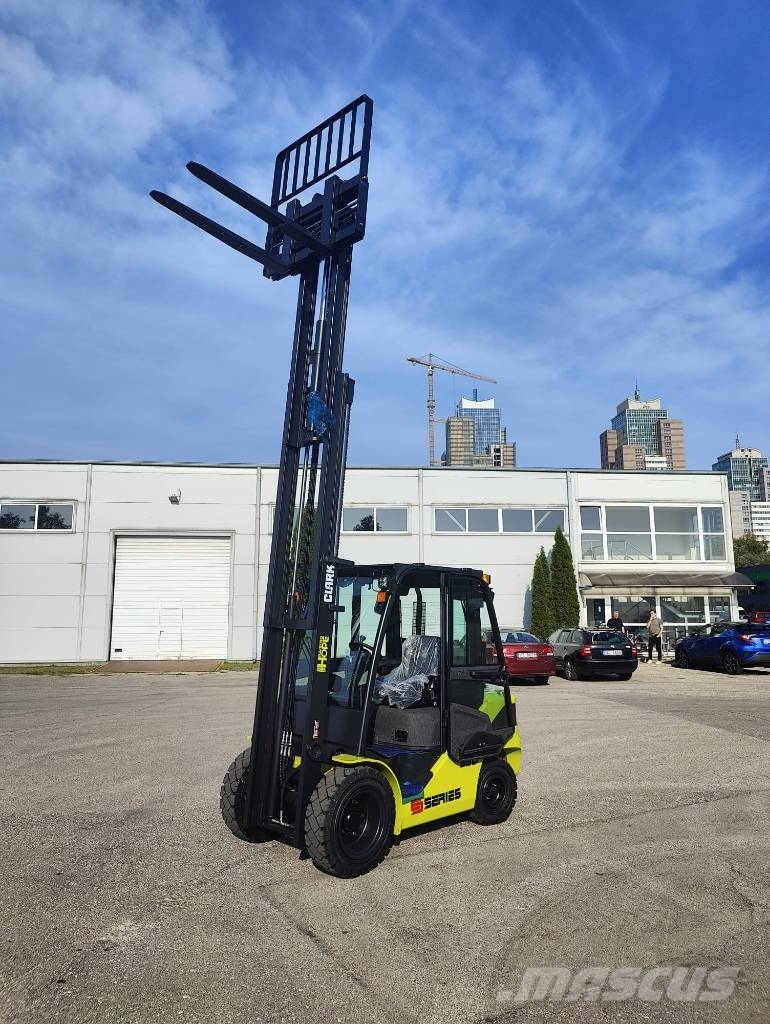 Clark S-35D Diesel forklifts