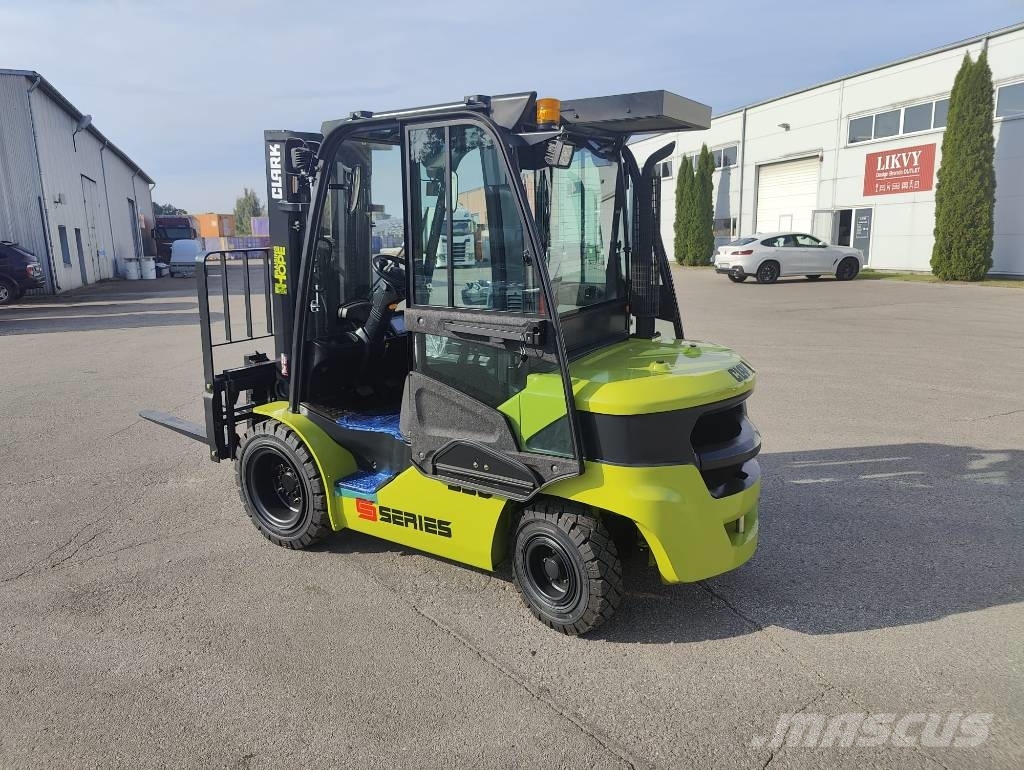 Clark S-35D Diesel forklifts
