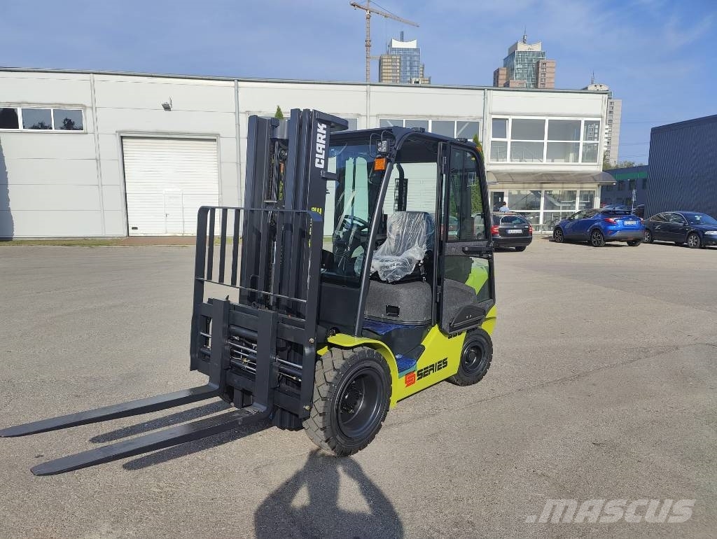 Clark S-35D Diesel forklifts