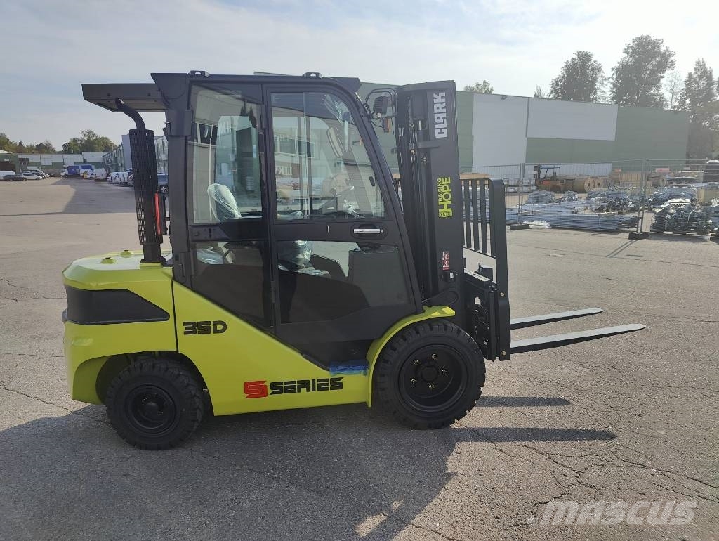 Clark S-35D Diesel forklifts