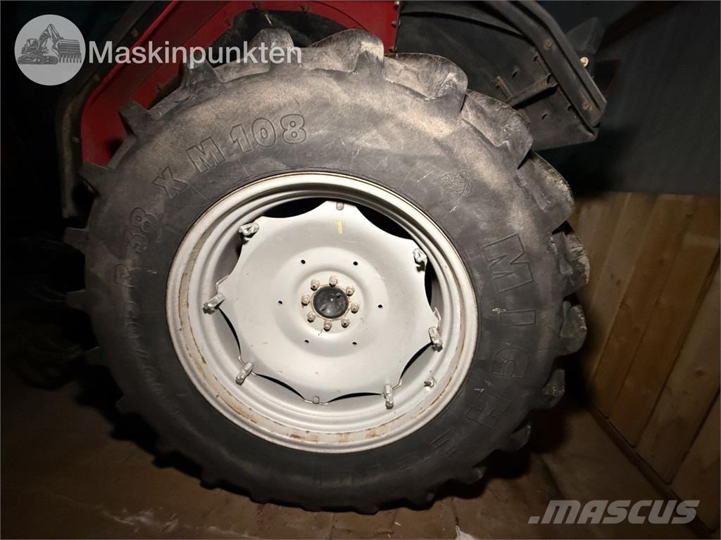 Massey Ferguson Ferguson 6280-4 Tractors