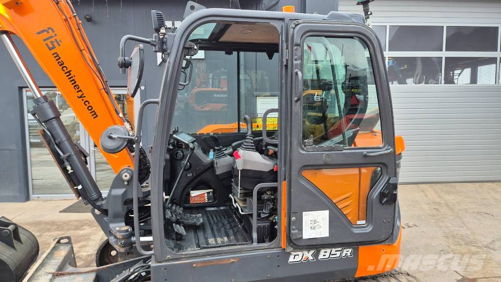 Doosan DEVELON DX85R - 2023 YEAR - 3X NEW BUCKETS حفارات وسط 7 طن - 12 طن