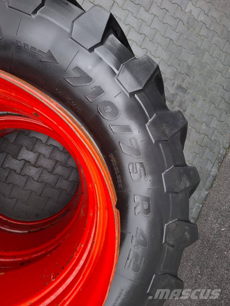 Trelleborg TM900 Highpower 710/75R42 Gume, točkovi i felne