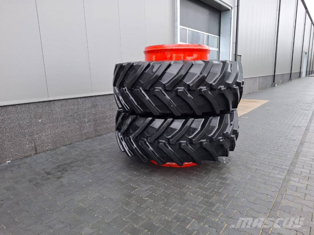 Trelleborg TM900 Highpower 710/75R42 Gume, točkovi i felne