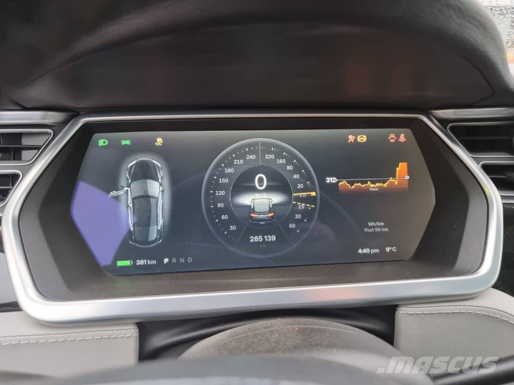 Tesla Model S P85D Automobili