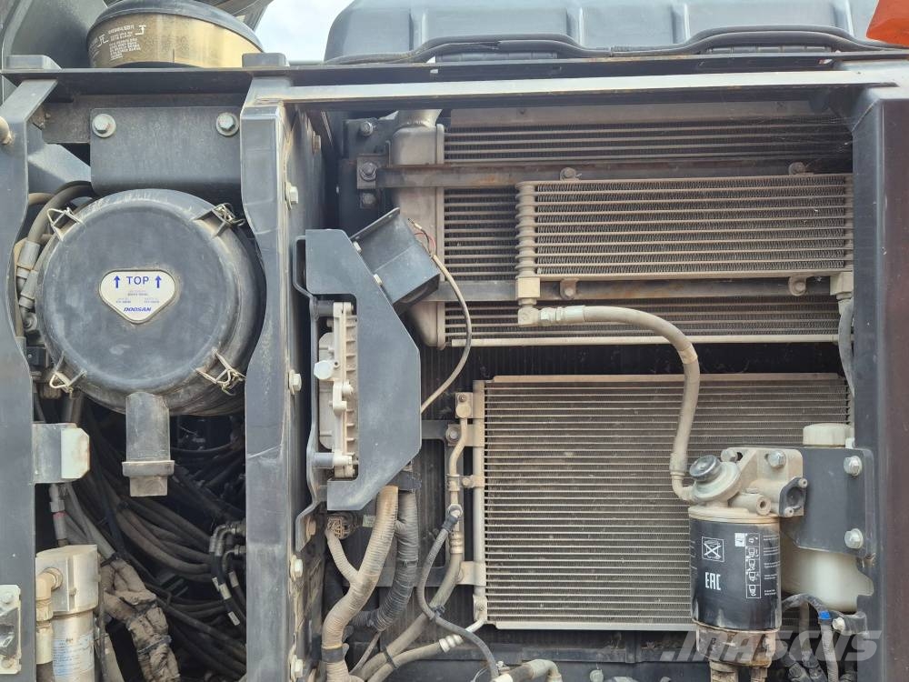 Doosan DX 160 W-5 Pelle sur pneus