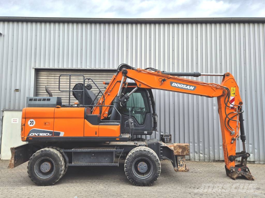 Doosan DX 160 W-5 Pelle sur pneus